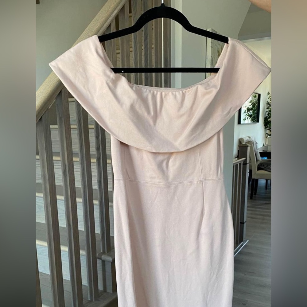 Aritzia/Babaton Cream Coloured Off-The-Shoulder Dress - Size 4